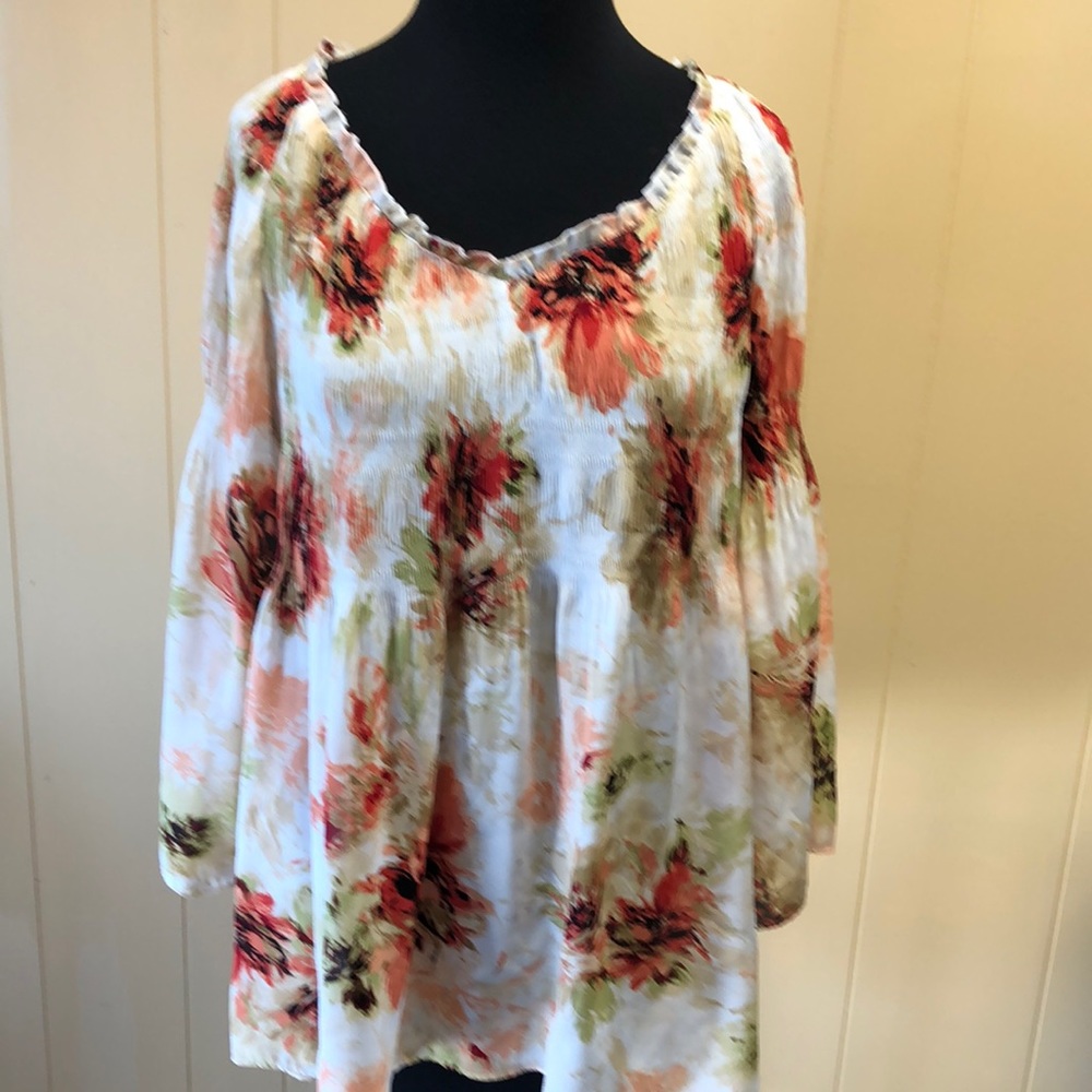 Cream rust and green top